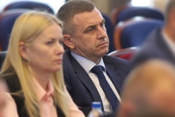 Юрий Бурлачко представил Ивана Тутушкина в качестве председателя комитета по вопросам ТЭК, транспорта, дорожного хозяйства и связи